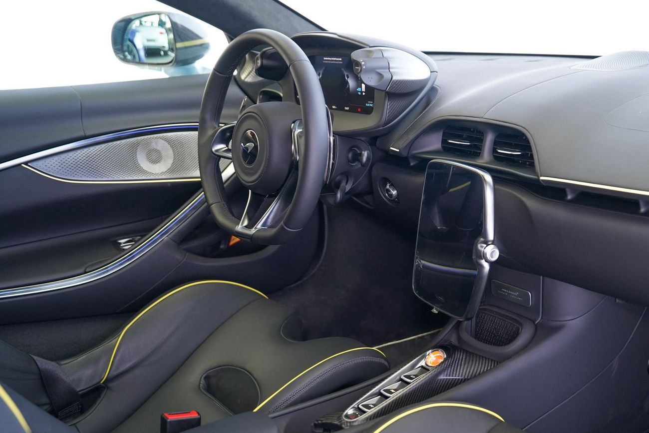 McLaren Artura Spider