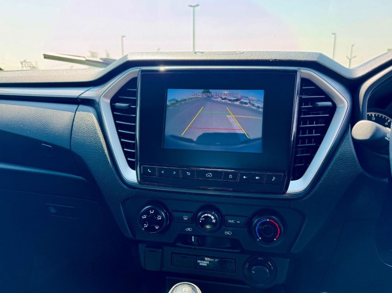 Isuzu DMax 3.0L Diesel AT 4WD - KEY START - Multipurpose Steering - Rear AC Vents - Alloy Rims - Tow Hitch - Go