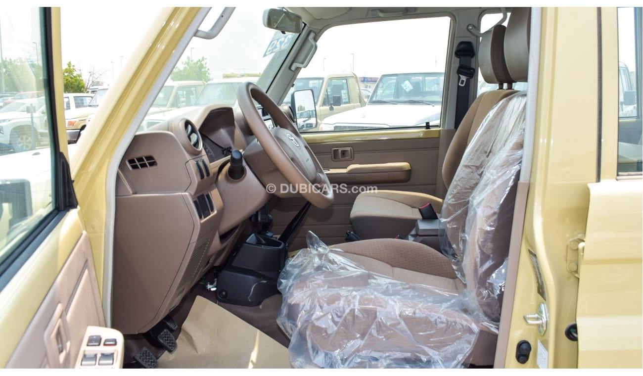 Toyota Land Cruiser Pick Up V6 4.0 L Petrol Double Cabin,4/4,winch,Hub lock,power window,wooden interior