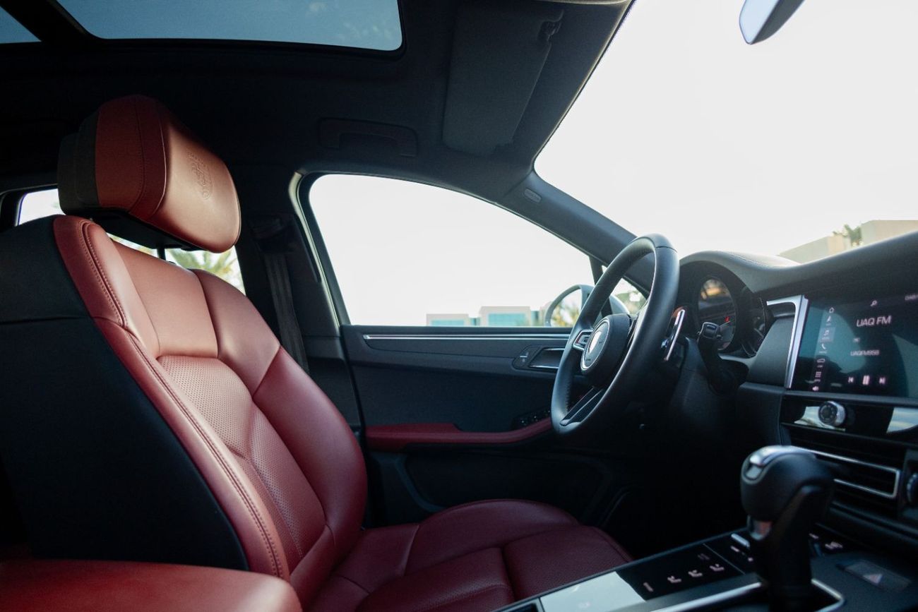 Porsche Macan Std 2.0L (252 HP) Porsche Macan 2024 GCC under Agency Warranty with Flexible Down-Payment.