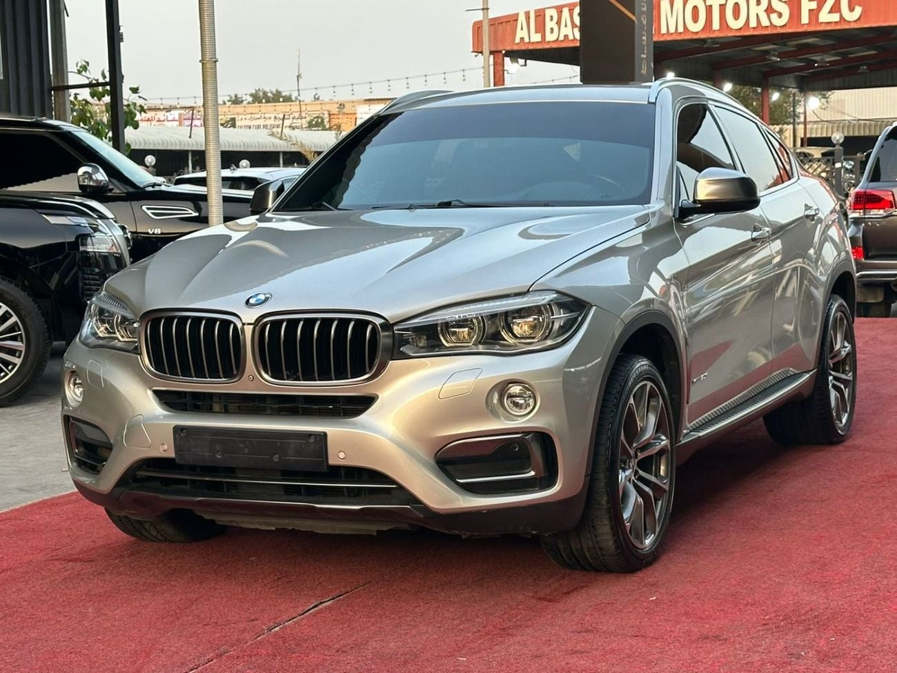 بي أم دبليو X6 4.4L V8 Twin Turbo Power: 445 HP