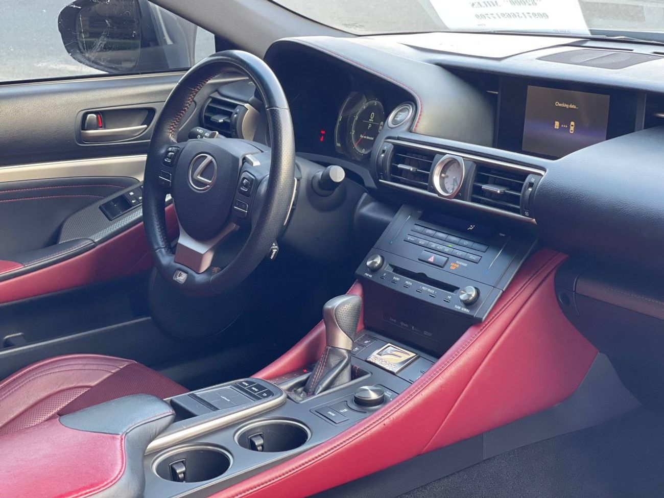 لكزس RC 350 F-SPORT / محرك V6 سعة 3.5 لتر / لوحة عدادات كهربائية / استهلاك منخفض للموارد / مقاعد مبردة / بحالة م