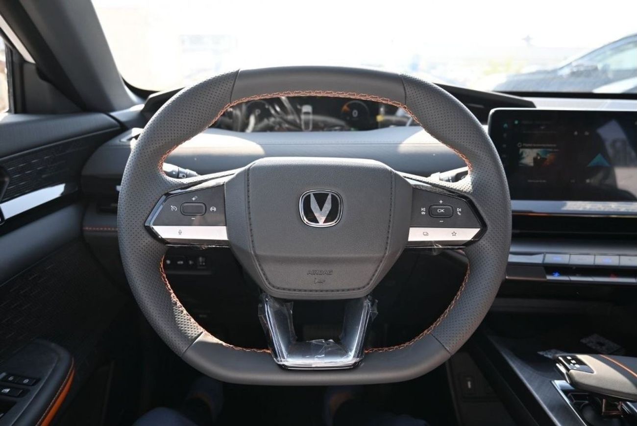 تشنجان Uni V Changan Uni-V 1.5L Turbo PHEV (Plug-In Hybrid) White Model 2023