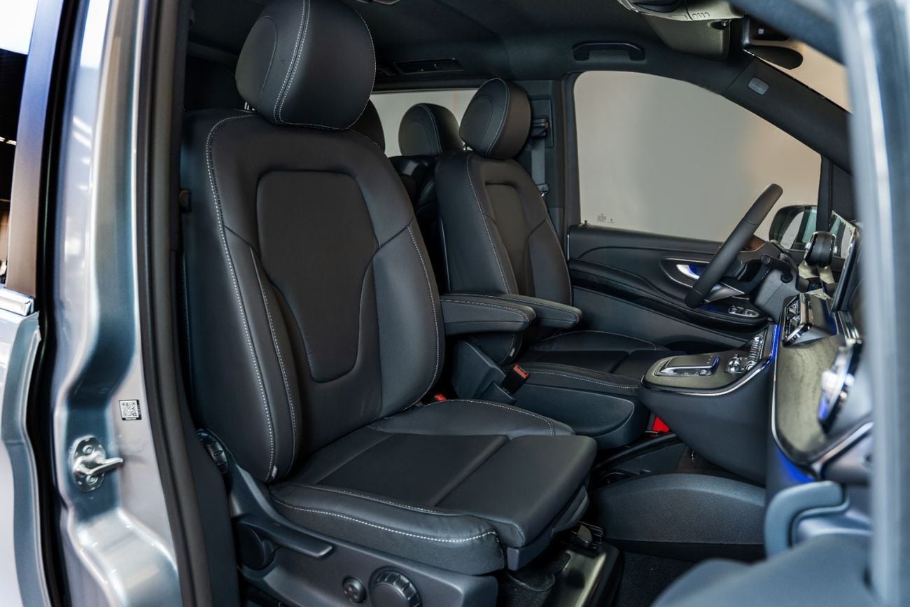 Mercedes-Benz V 300 2026 | GCC | 0KM | Mercedes-Benz Warranty | 360 View | 64 colors Ambeint Lights