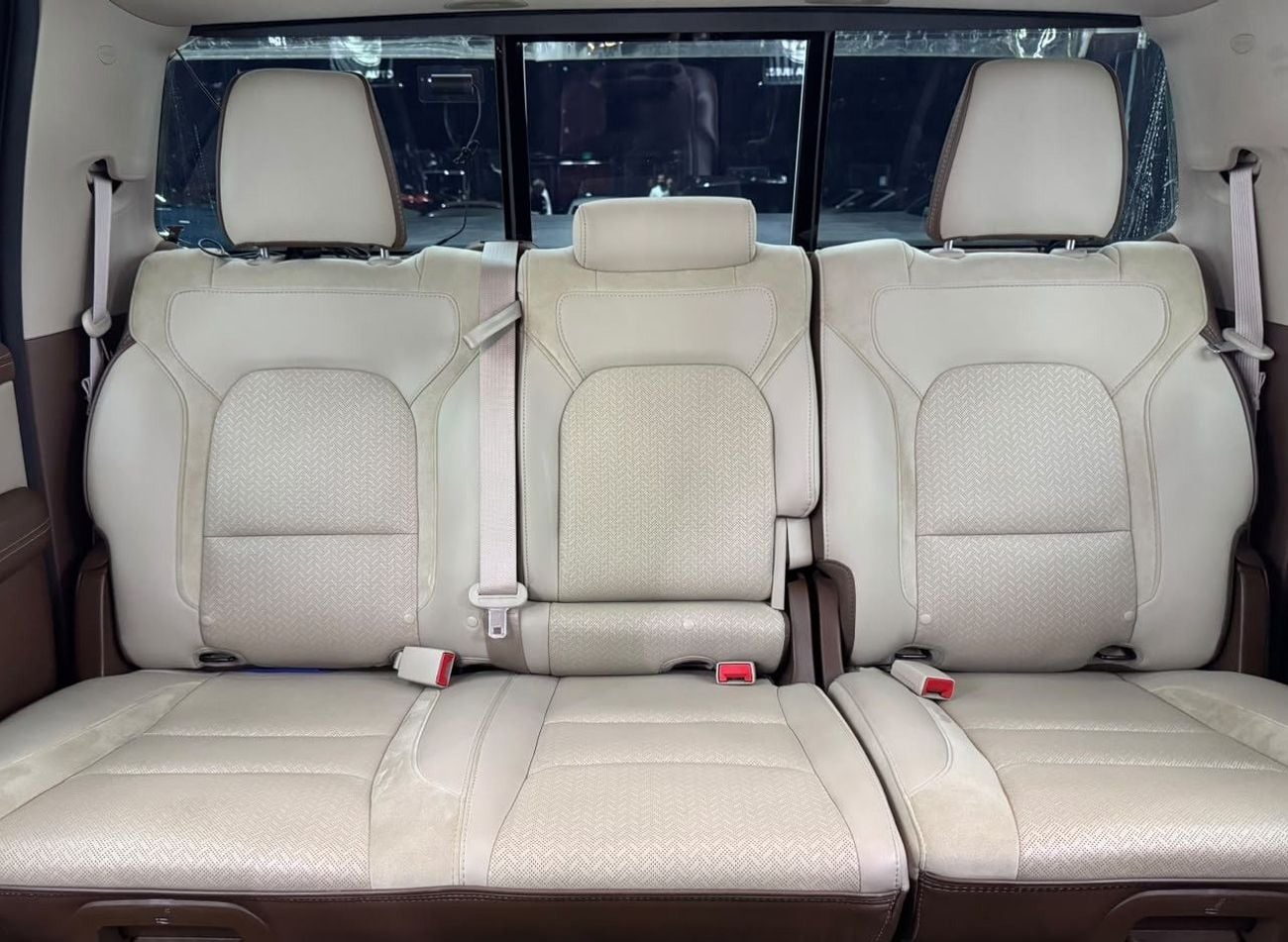 رام 1500 LARAMIE CREW 2020 RAM 1500 Laramie 5.7L HEMI V8 | 4x4 | GCC Ready | Luxury Pickup