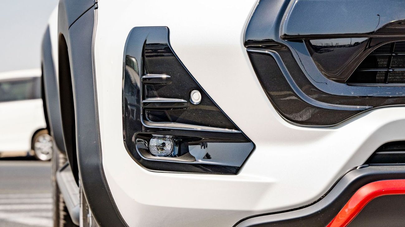 Toyota Hilux 2025 Toyota Hilux TRD SR5 4.0L petrol AT - GCC (Export price)