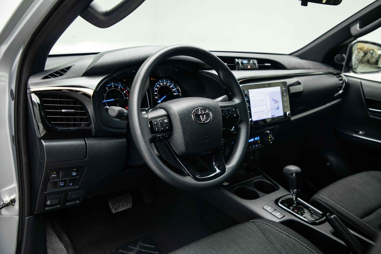 Toyota Hilux Adventure 4.0 - Silver Metallic Inside MLM Black | Export Only