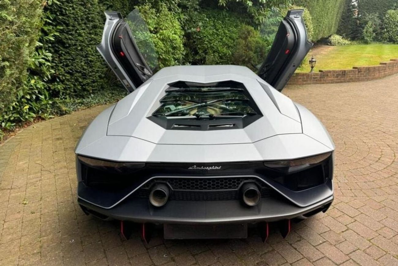 لامبورغيني أفينتادور 6.5 V12 LP 780-4 Ultimae ISR 4WD RIGHT HAND DRIVE