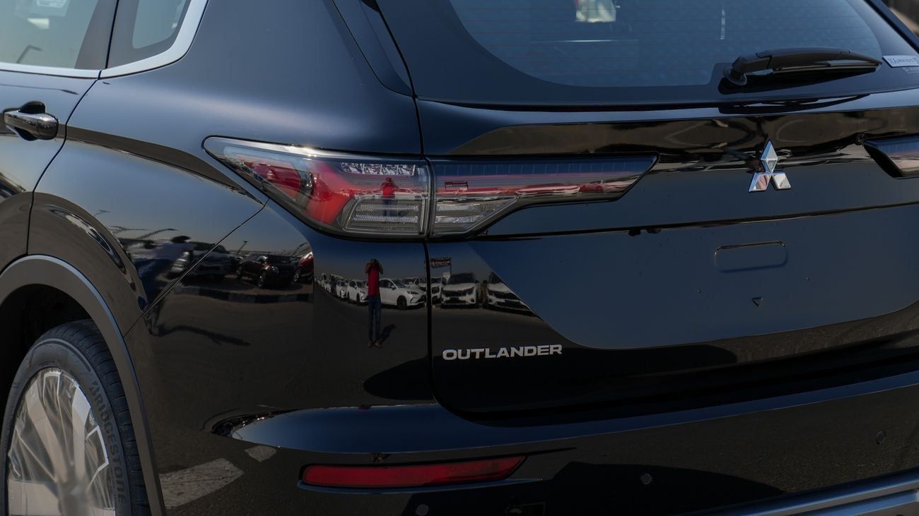 ميتسوبيشي آوتلاندر HIGHLINE ميتسوبيشي أوتلاندر 2026 – الفئة المتوسطة (G12) 2.5 لتر | SUV بسبعة مقاعد | مواصفات الخليج |
