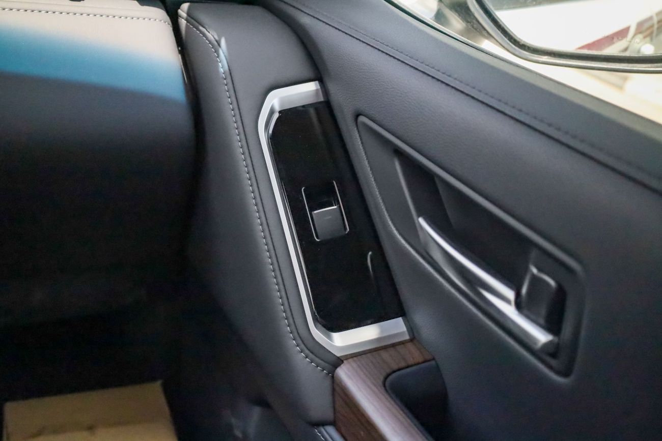 تويوتا لاند كروزر V6 GCC SPECS 2025 MODEL