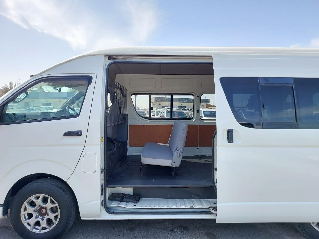 Toyota Hiace TOYOTA HIACE VAN RHD 2010 MODEL 3.0 L DIESEL AUTOMATIC(PM06521)