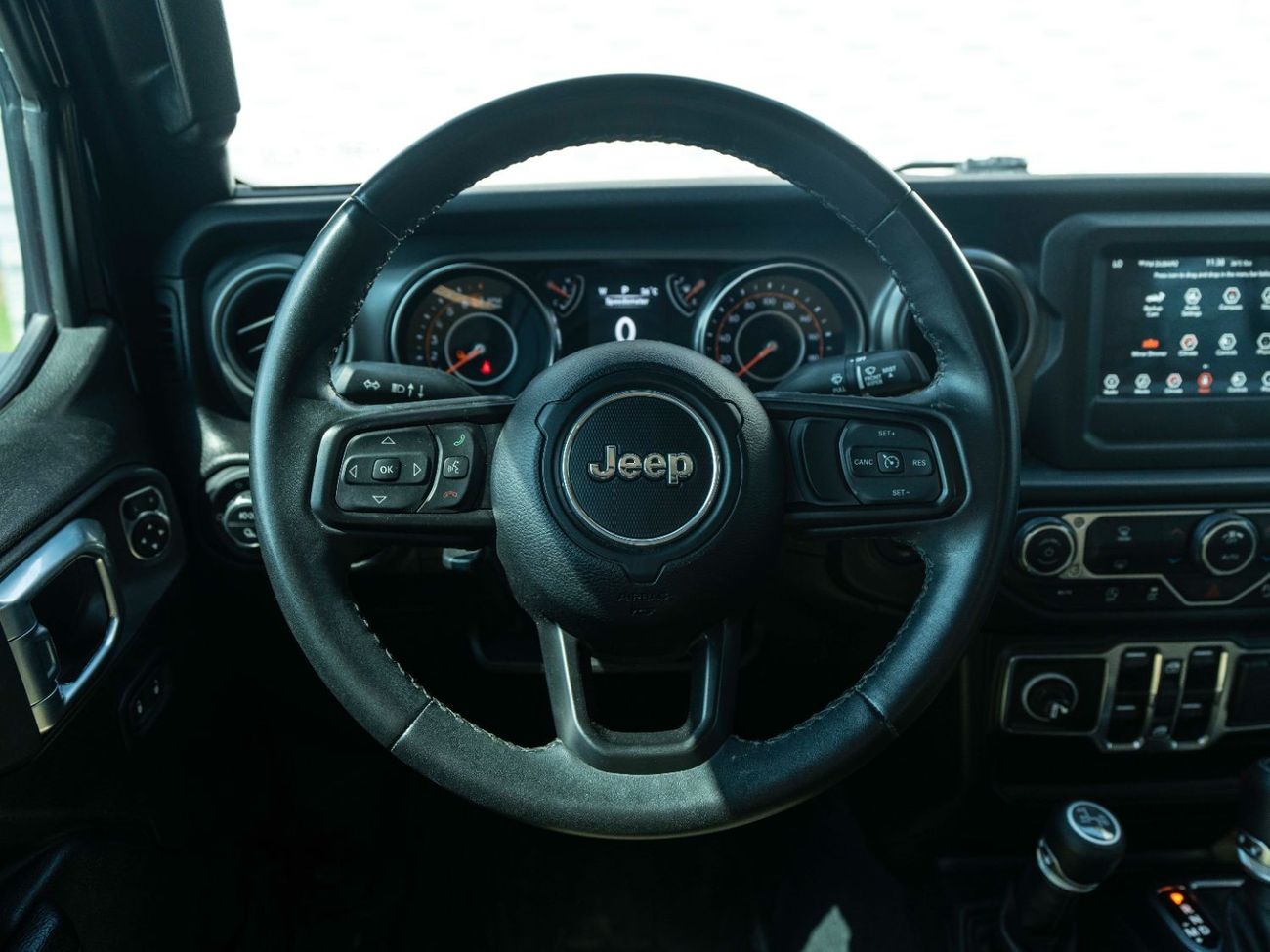 جيب جلادياتور AED 2,516 PM • GLADIATOR SPORT • ONLY 43,000 KM • OFFICIAL JEEP WARRANTY UNTIL 2027