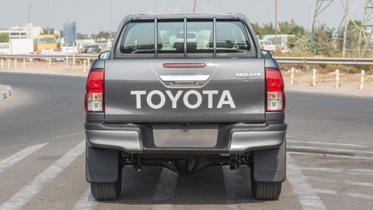 Toyota Hilux TOYOTA HILUX 2.4L DIESEL AT MED OPTION 2024