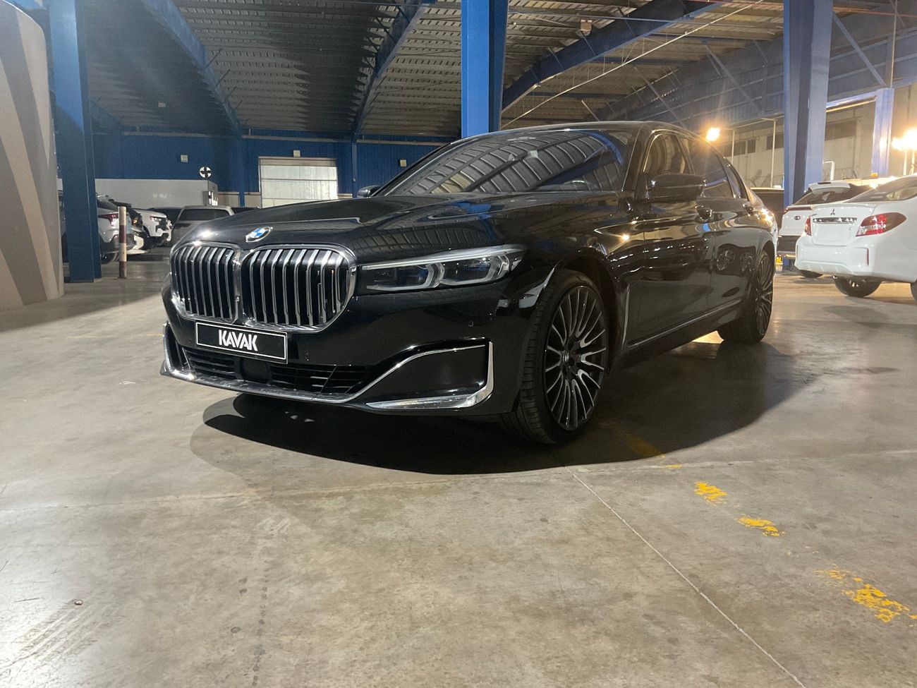 بي أم دبليو 750Li Pure Excellence | شامل الضمان | 0 ﺪﻔﻋﺓ ﺃﻮﻟﻯ