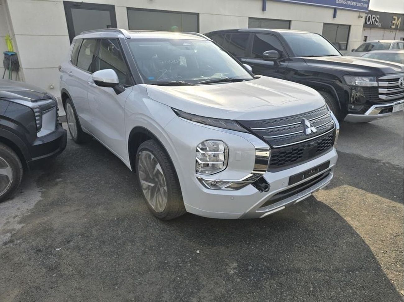 Mitsubishi Outlander Premium Edition 2.5L FULL Option with HUD * EXPORT OFFER*