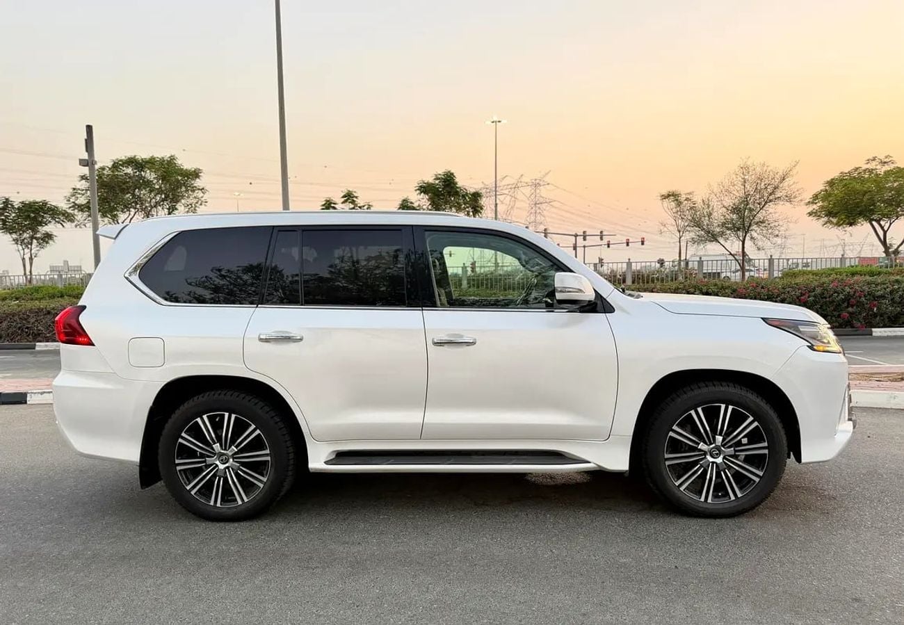لكزس LX 570 بلاتينيوم - Canadian Specs