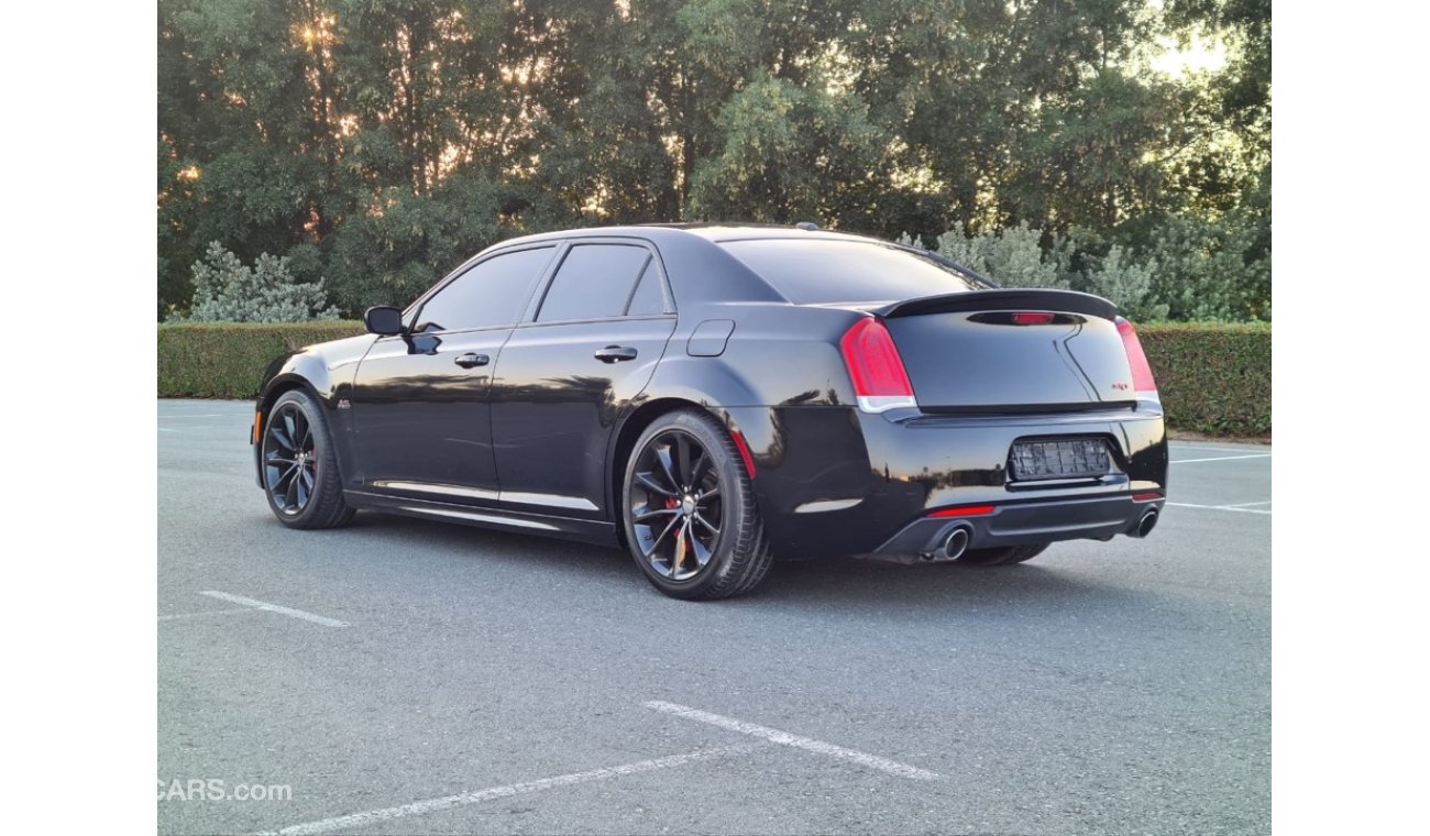 Chrysler 300C Chrysler 2015 Gulf SRT8 6.4 full option in good condition