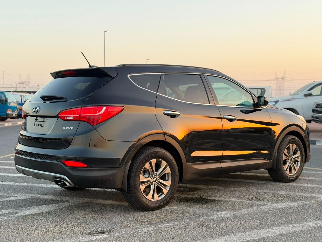 Hyundai Santa Fe 2016 Hyundai Santa Fe 2.4L V4 GDi Engine Sports - Canadian Specs Clean Car - Eco Drive Mode -