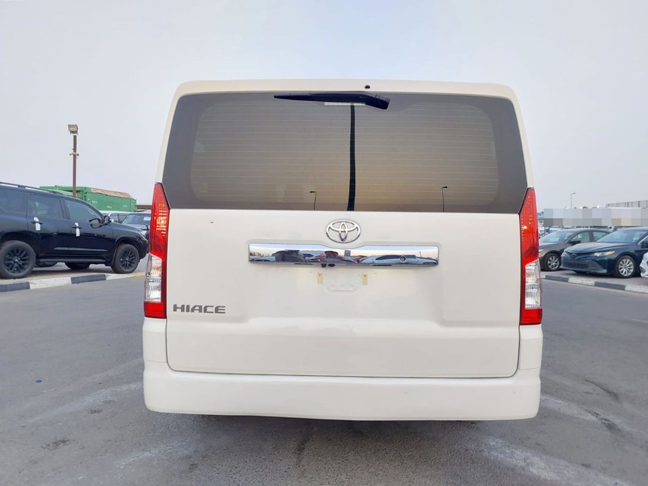 Toyota Hiace TOYOTA HIACE COMMUTER VAN RHD 2022 MODEL 2.8 L DIESEL AUTOMATIC(PM42119)