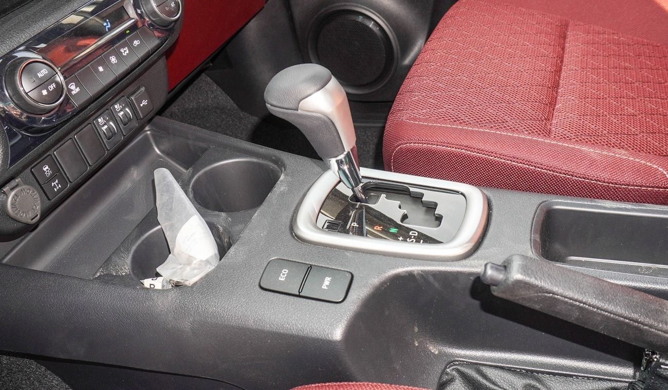 Toyota Hilux S-GLX. SR5. 2.7L A/T 4WD