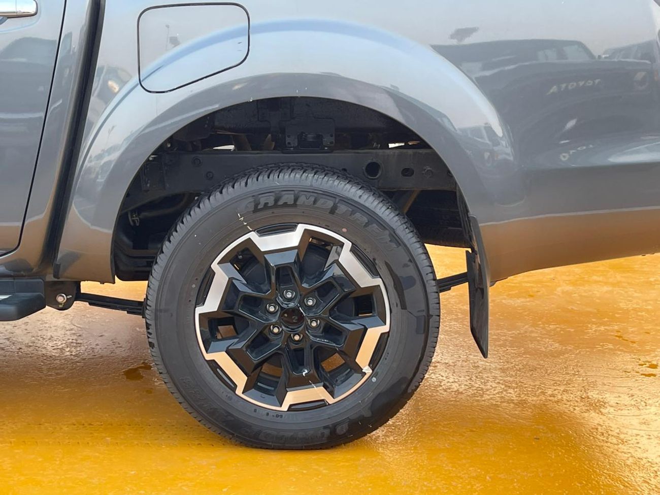 Nissan Navara G 2.5L 4WD M/T Nissan Navara Double Cab  2.5L Petrol 4WD 5 Seater MT