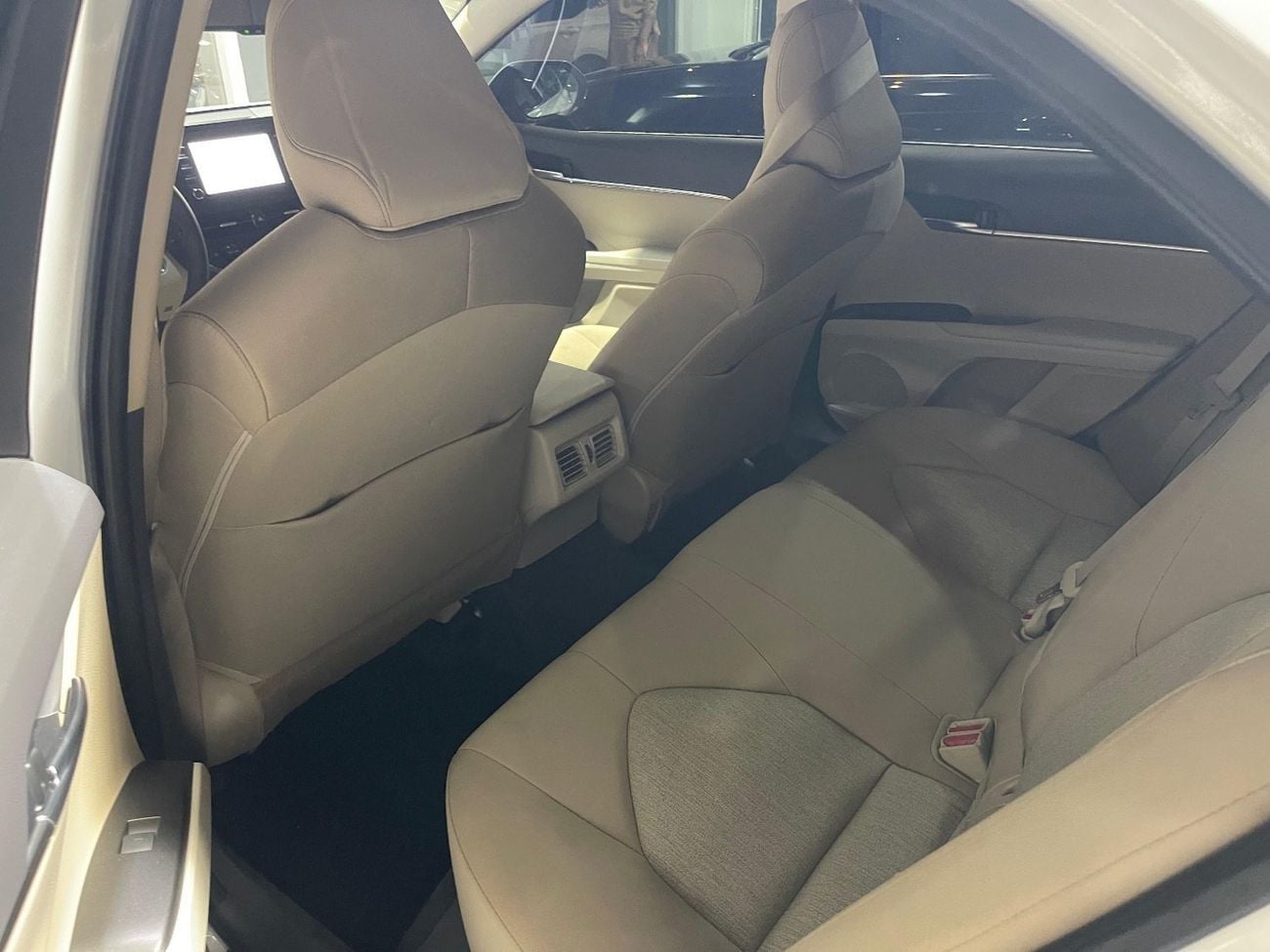 Toyota Camry SE 2.5L (181 HP)