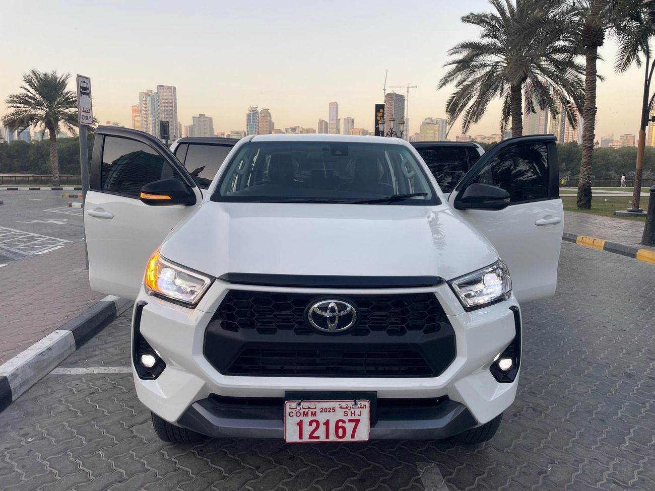 Toyota Hilux SR5 full option 4x4 top of the range export from Australia right hand drive