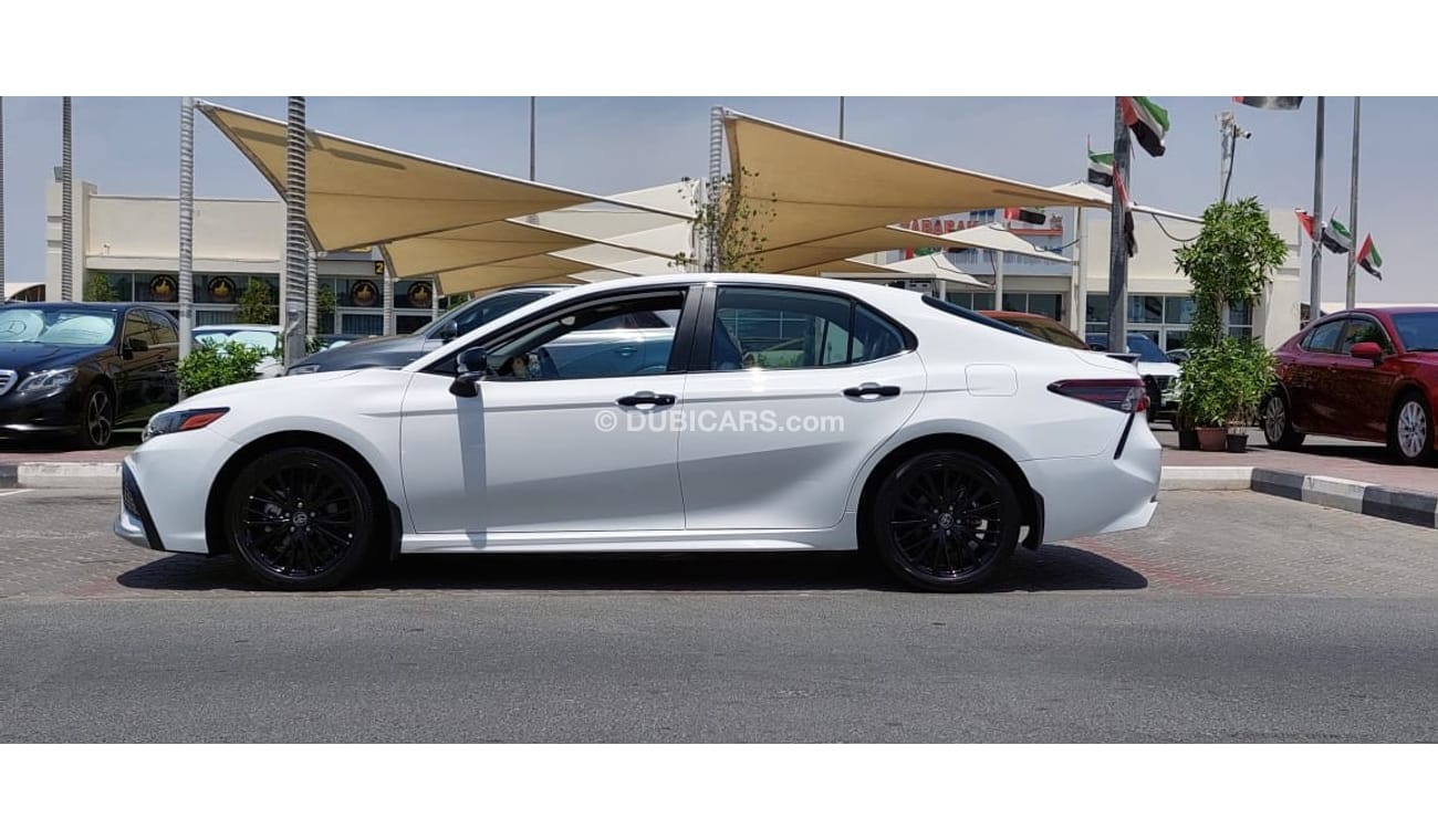 Toyota Camry SE Low mileage