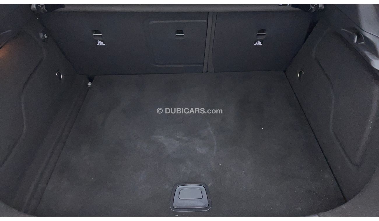 Infiniti Q30 Lexue 1600