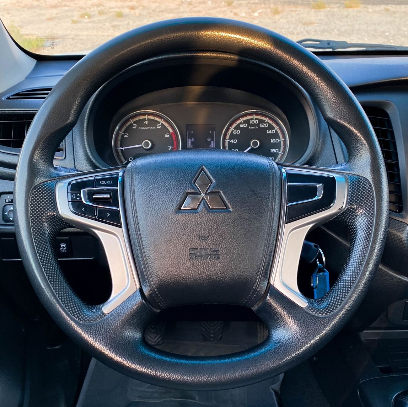 Mitsubishi L200 GL 2.5L Double Cab Utility 4WD Mitsubishi L200 2.4 L 4WD 2022 GCC accident-free in excellent conditi