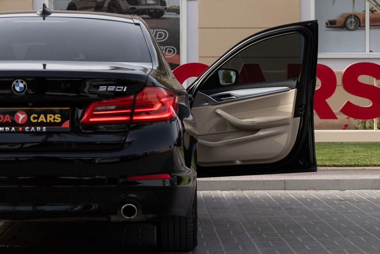 بي أم دبليو 520i Std 2.0L