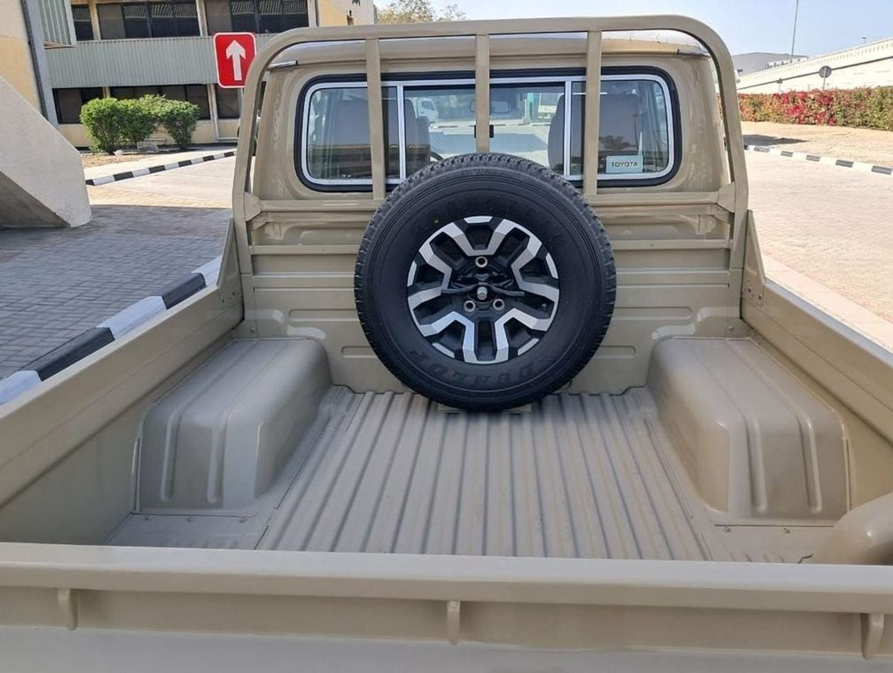 تويوتا لاند كروزر بيك آب LC79 DC 4.0L LX Z AT