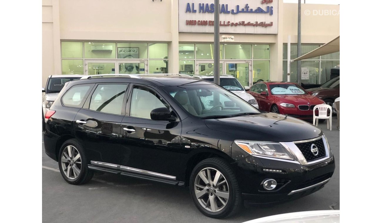 Nissan Pathfinder Nissan Pathfinder model 2014 GCC car prefect condition full option panoramic roof leather seats one 