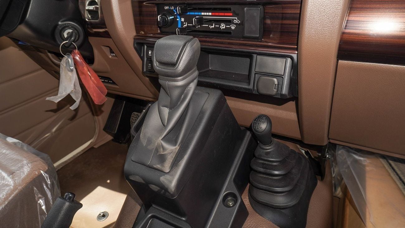 تويوتا لاند كروزر بيك آب TOYOTA LC79 PICKUP S/C , 2.8L Diesel A/T , Difflock , MY25