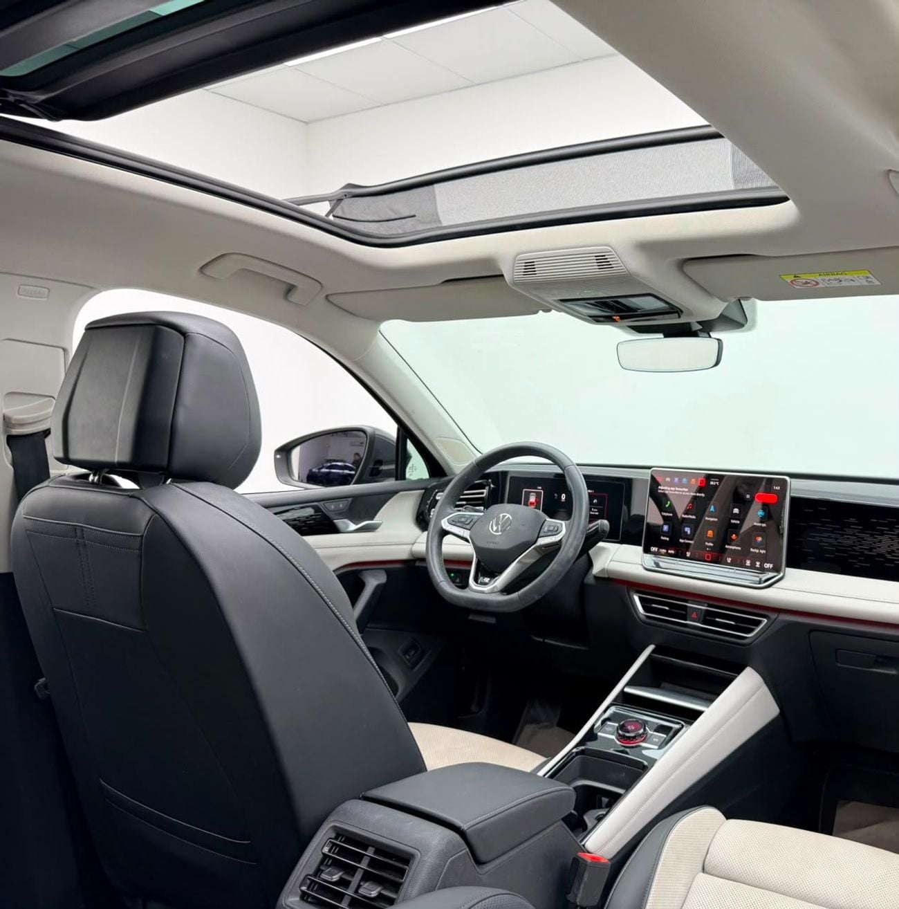 Volkswagen Tiguan Elegance Premium 2024 Volkswagen Tiguan Elegance Premium, 2027 VW Warranty + Service Pack, Low Km, Fully Loaded, GCC