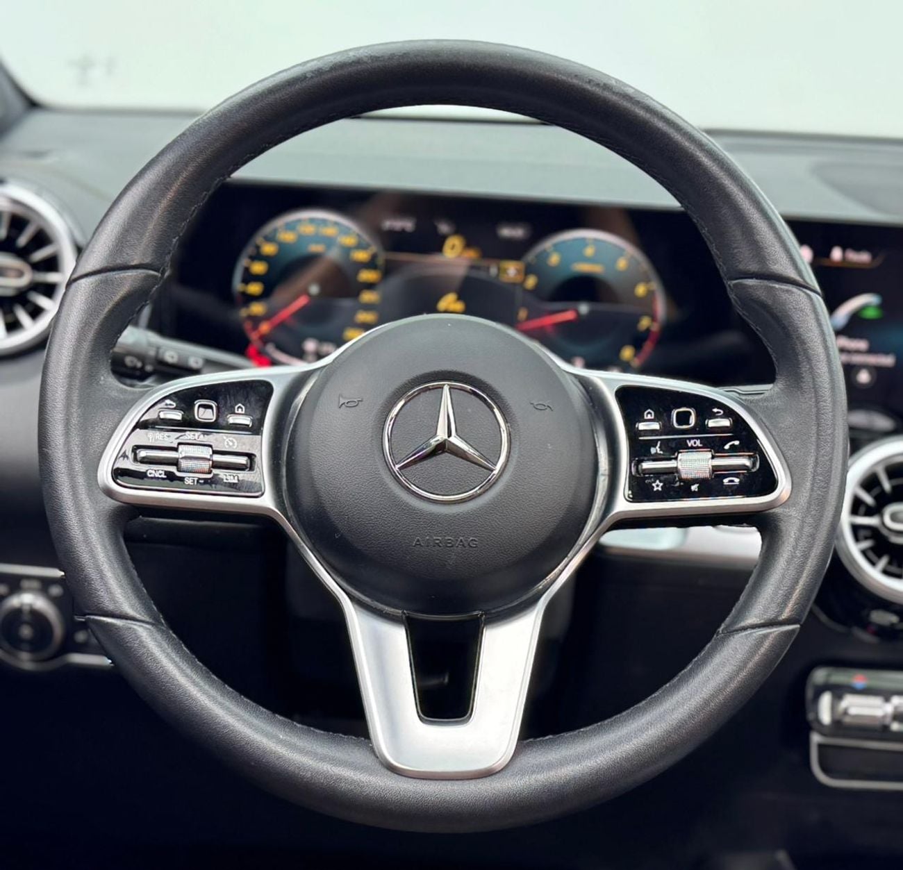 مرسيدس بنز GLB 220 2022 Mercedes-Benz GLB 220, Warranty, Excellent Condition.