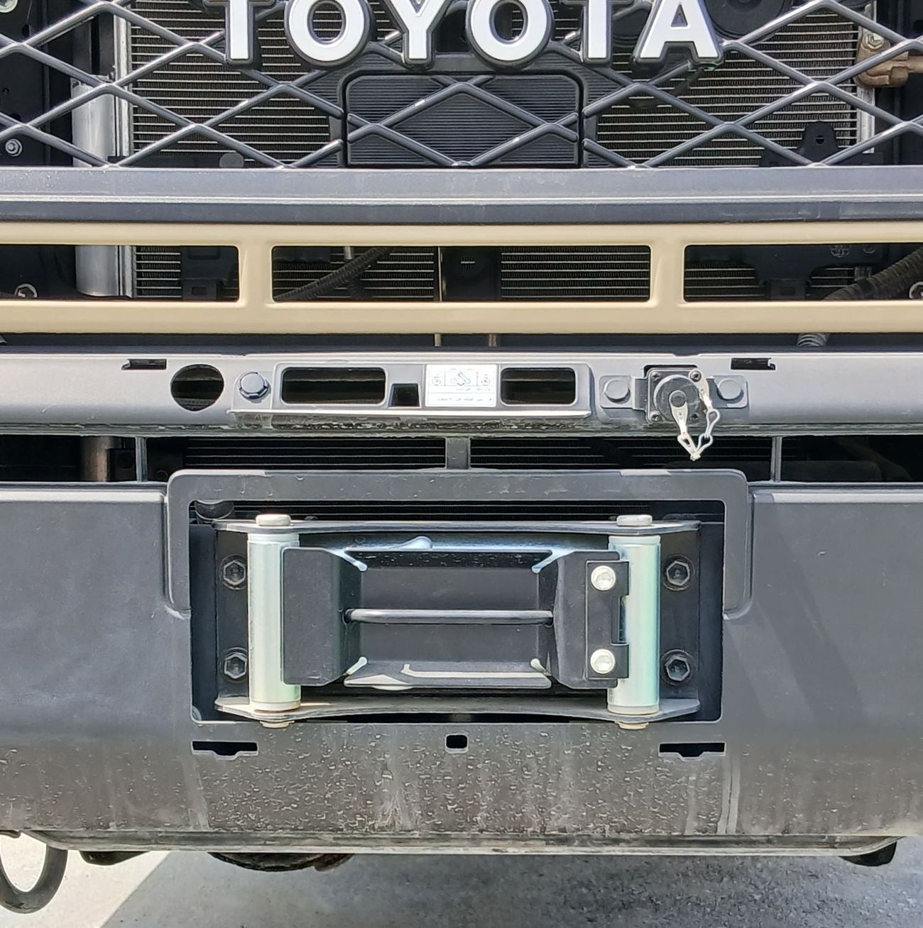 تويوتا لاند كروزر بيك آب 2.8L DIESEL SINGLE CAB, 4WD, AUTOMATIC, FULL OPTION, 2024