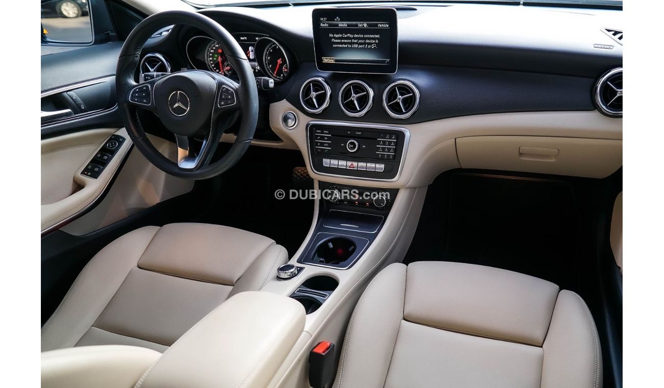 مرسيدس بنز GLA 220 Mercedes-Benz GLA 220 Std
