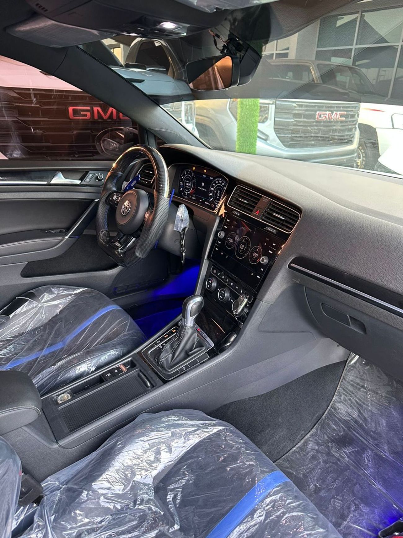 Volkswagen Golf R VOLKSWAGEN GOLF R 2018 GCC FULL OPTION  PERFECT CONDITION