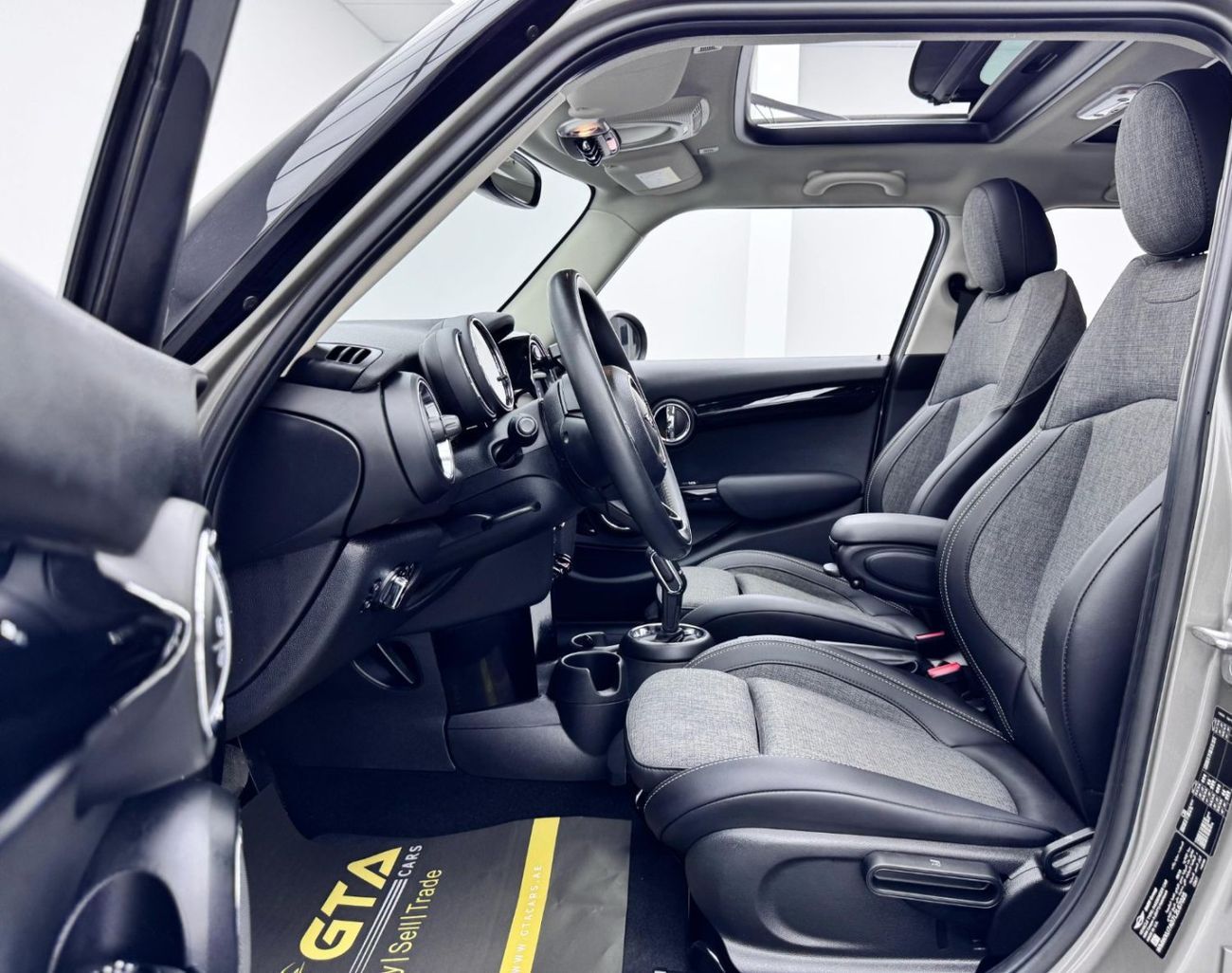 Mini Cooper Std 1.5L (4 Seater) 2020 Mini Cooper, Warranty, 2025 Mini Service Pack, Low Kms, GCC