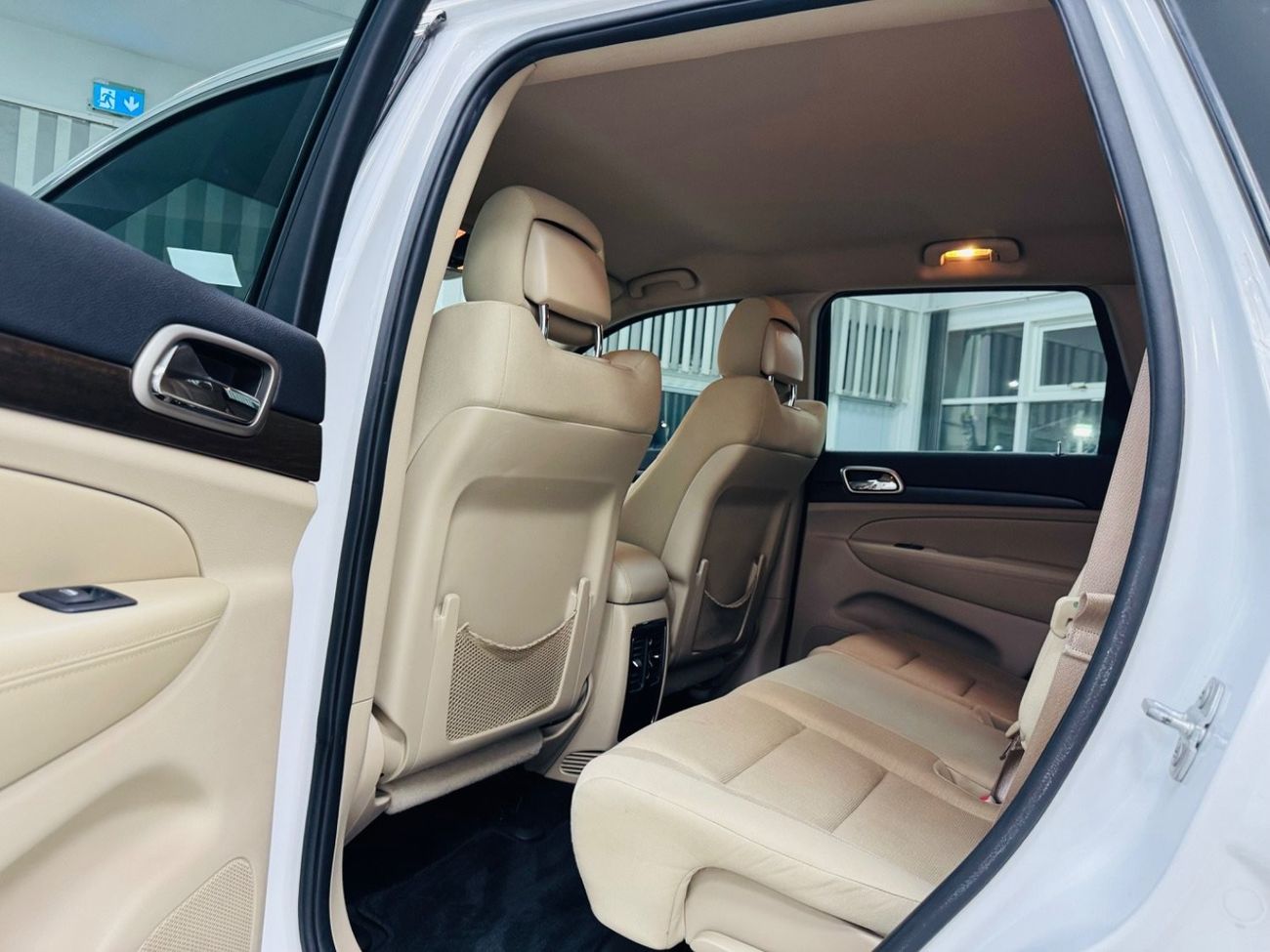 Jeep Grand Cherokee Laredo GCC .. Original paint .. V6 .. Low Milegea .. Perfect Condition .. Perfect Condition .