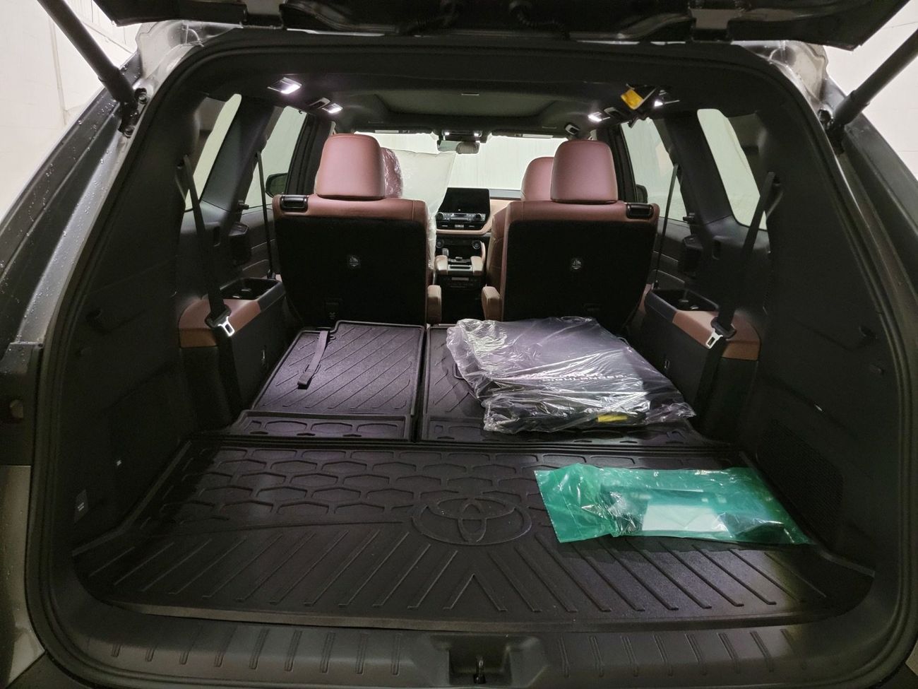 Toyota Grand Highlander PLATINUM HYBRID MAX