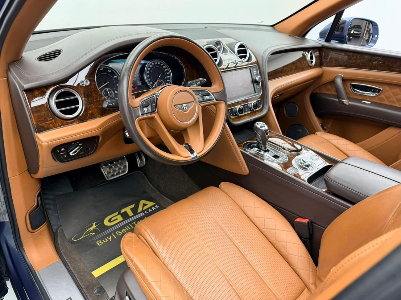 Bentley Bentayga FIRST EDITION 2017 Bentley Bentayga First Edition W12, Bentley Warranty+Full Service History, GCC