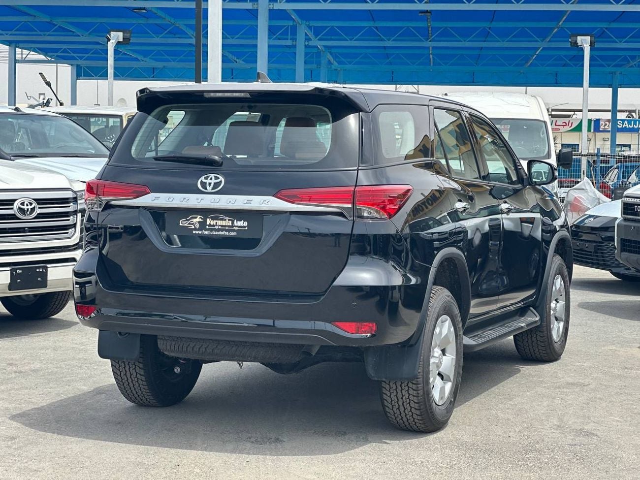 Toyota Fortuner Toyota Fortuner 4WD 2.4L DSL A/T // 2026 // STANDARD OPTION , SENSOR PARKING //