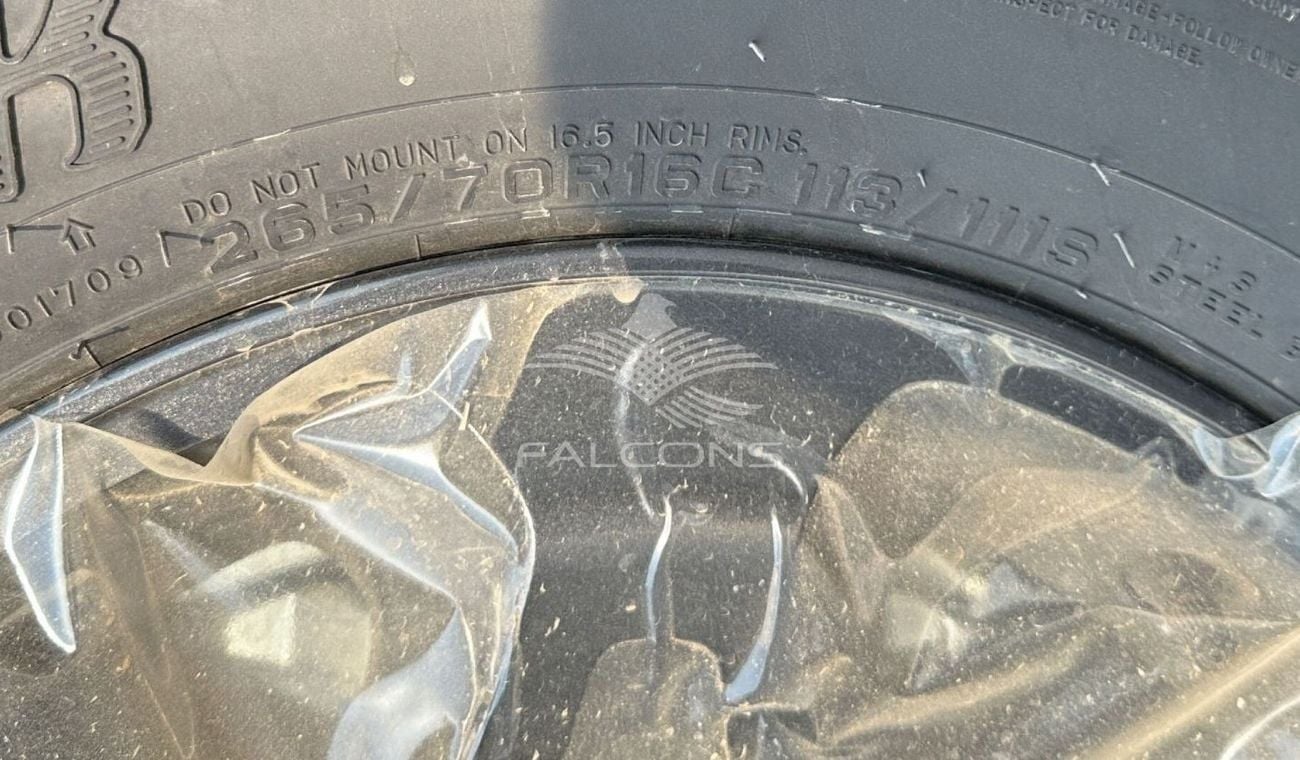 Toyota Land Cruiser 70 Toyota/LC76 DSL 2.8L AT/000D0 4X4 DELUXE. 9 seater