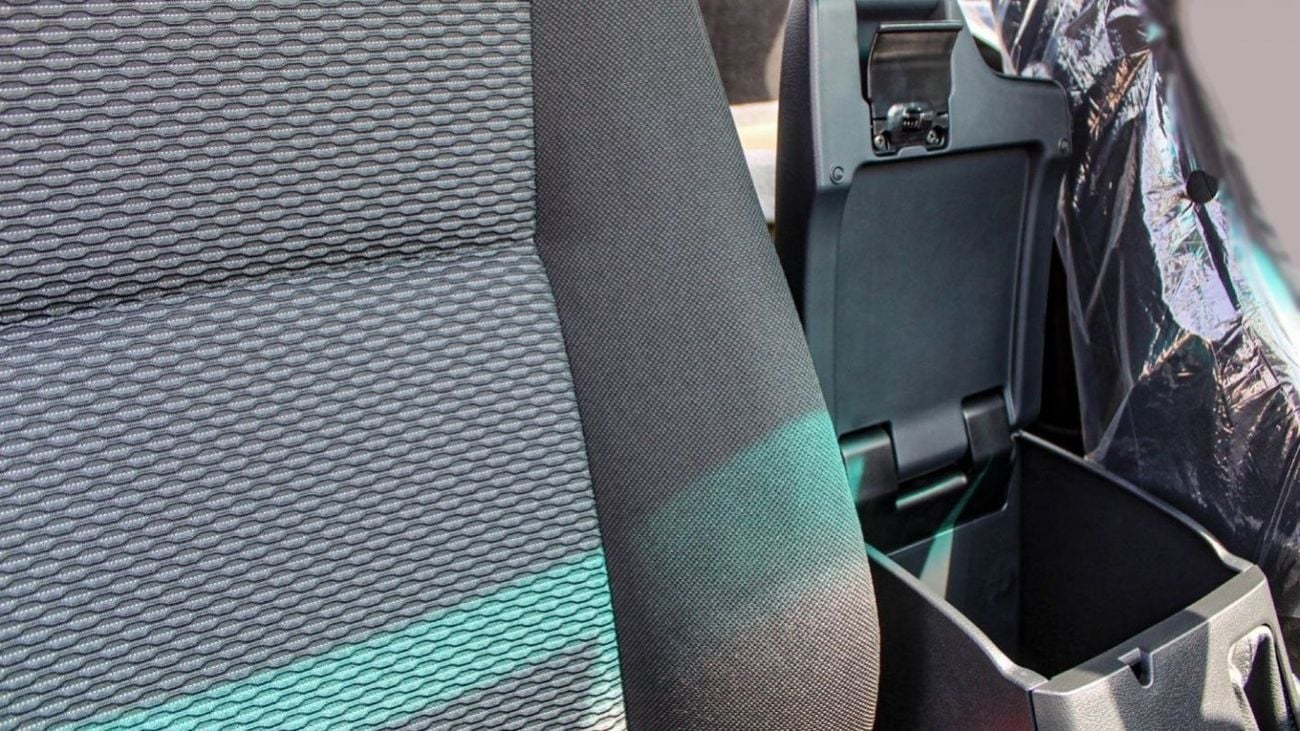 Toyota Hilux TOYOTA HILUX 2.4L (Export Only)