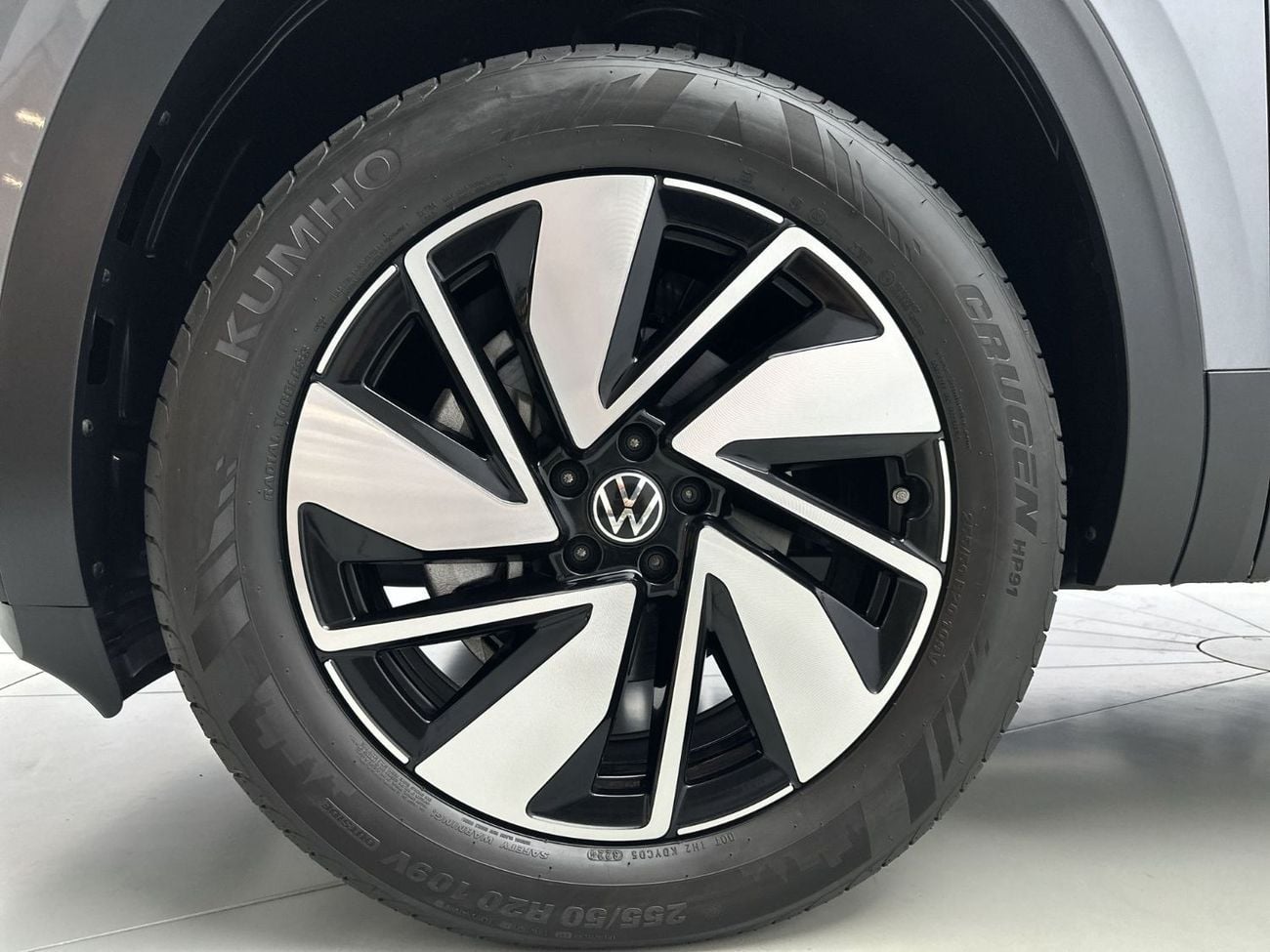 Volkswagen Teramont COMFORTLINE Teramont Comfortline 2L Facelift 2 | Ex-Demo Car| Premium 7-Seater | Panoramic Sunroof | Digital Coc