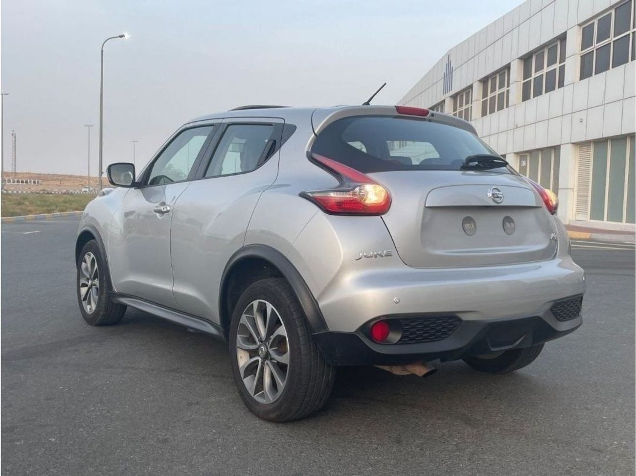 نيسان جوك SV موديل 2016 ماكينة 1600 سي سي - بحالة ممتازة جدا / مواصفات خليجية