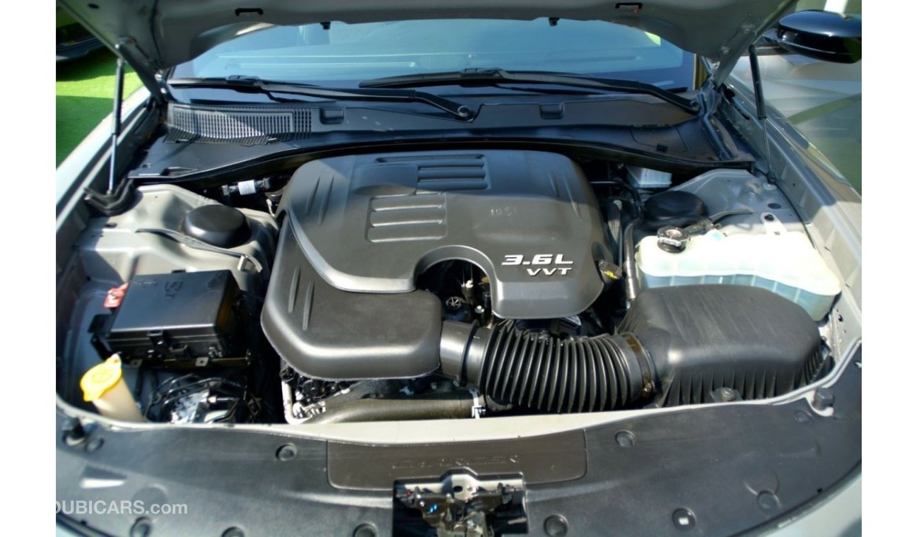 دودج تشارجر SXT بلس المحرك الأساسي 3.6 لتر V6 بقوة 292 حصان و 352 نيوتن متر من عزم الدوران المحرك قياسي في طراز