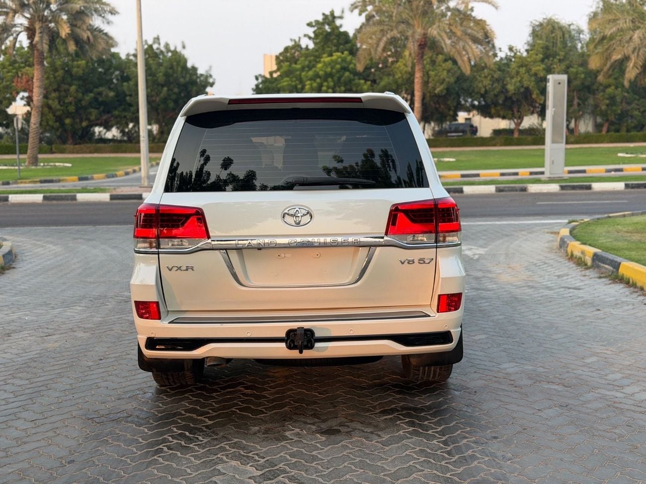 Toyota Land Cruiser VXR 5.7